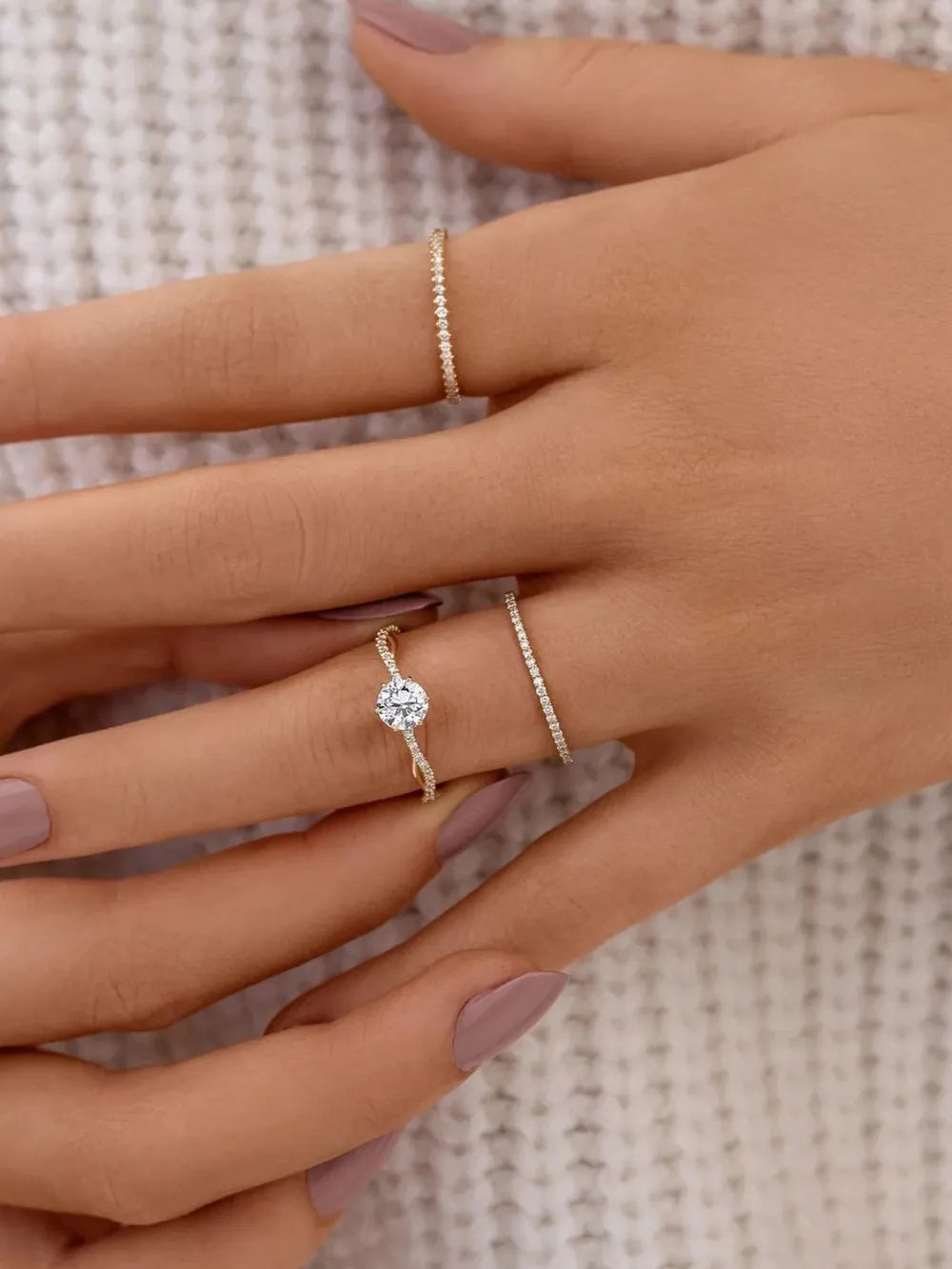 Casual Twist-Design Zircon Ring