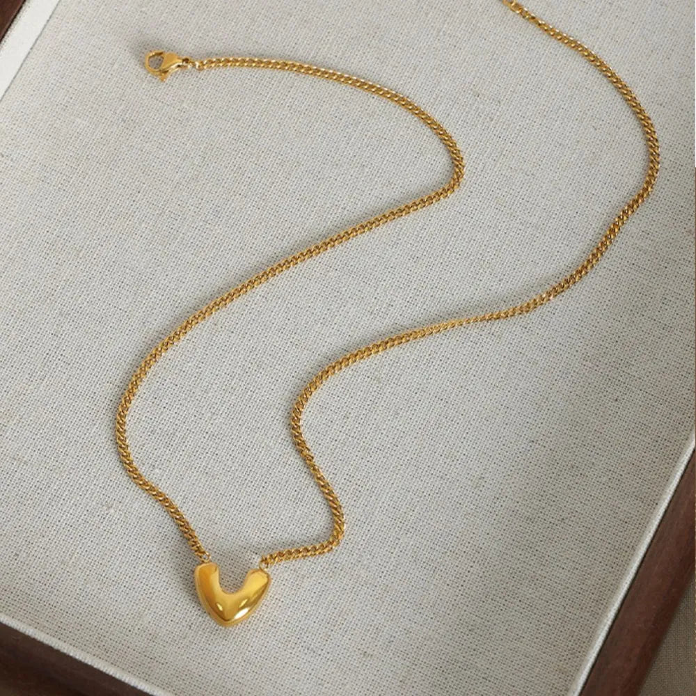 Elegant Heart-Shaped Pendant Necklace